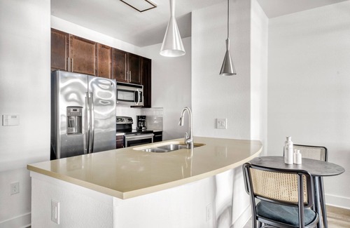 Gateway Apartment | Spacious Arboretum 1BR w/ Pool, Gym & W/D, nr retail, by Blueground
