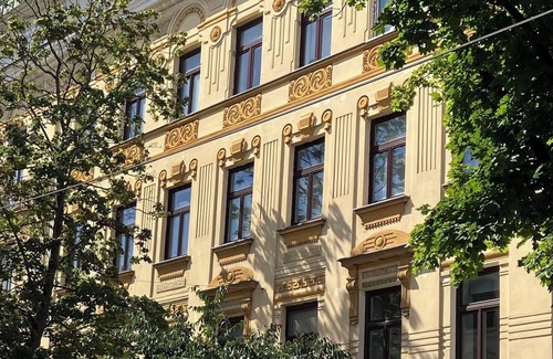 Rudolfsheim-Funfhaus Apartment | Elegant Art Nouveau Apartment Near Schönbrunn's Subway