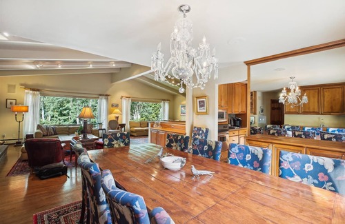 Aspen House | Family-Friendly Aspen Retreat with Spa and Hot Tub