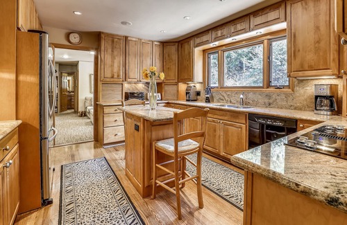 Aspen House | Family-Friendly Aspen Retreat with Spa and Hot Tub