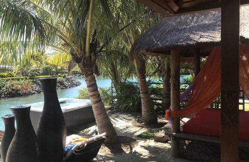 Thio House | Idyllic Balinese House with Spa & Hot Tub by the Water