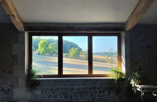 Bonnes House | Inviting Barn Conversion for 12 with Pool near Aubeterre