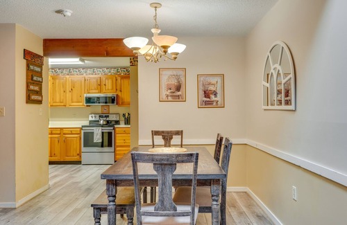 Bartlett Condo | Top-Rated Bartlett Condo with Balconies and Pool Access