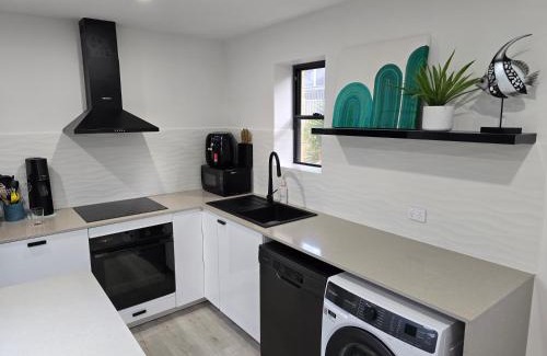 Lammermoor House | Beachfront Bliss: ARay at Cooee Bay - Apt B in Yeppoon