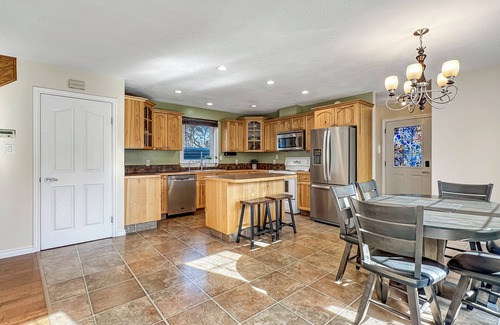 B-Say-Tah House | Beach House Oasis in Qu’Appelle Valley with Spa & Hot Tub