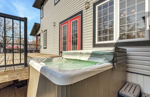 B-Say-Tah House | Beach House Oasis in Qu’Appelle Valley with Spa & Hot Tub