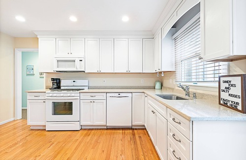 North Beach Haven House | Family Beach House: Walk to Sand, Ocean Views & Breakfast
