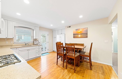 North Beach Haven House | Family Beach House: Walk to Sand, Ocean Views & Breakfast