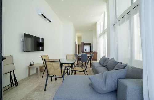 Miramar Apartment | Spacious beachfront apartment with ocean views, private balcony & heated pool