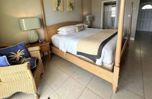 Colliers Bay Apartment | Oceanfront Studio with Kitchen & Kid-Friendly Amenities