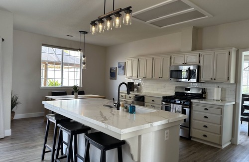 Paso Robles House | Beautiful Home with Pool, Spa & High Guest Rating Near Downtown