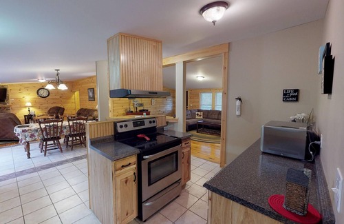 Nelsonville Cabin | Tranquil Bobcat Cabin with Pool, 30 mins from Hocking Hills