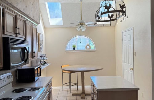 Plano House | Inviting Brick Home in a Beautiful Neighborhood with Breakfast