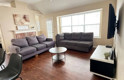 Plano House | Inviting Brick Home in a Beautiful Neighborhood with Breakfast