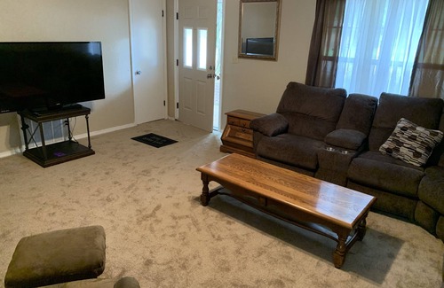 Fort Cobb House | Inviting Brick Home for Family Getaways - Guest Rated: 9.8