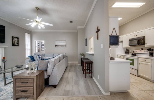 Denton House | Kid-Friendly Brick House with Hot Tub & 10/10 Rating