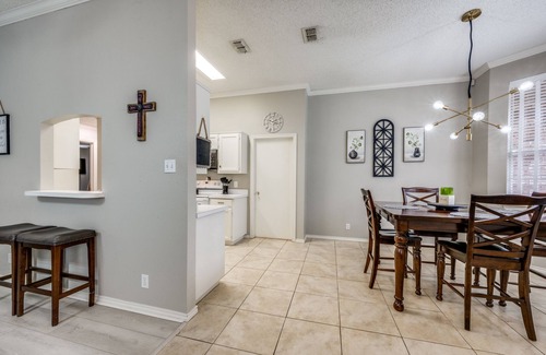Denton House | Kid-Friendly Brick House with Hot Tub & 10/10 Rating