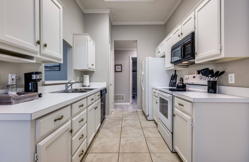 Denton House | Kid-Friendly Brick House with Hot Tub & 10/10 Rating