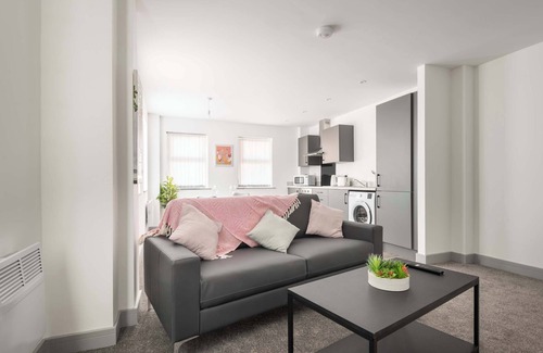 Doncaster Apartment | Spacious & Bright 1 Bed Flat in Central Doncaster