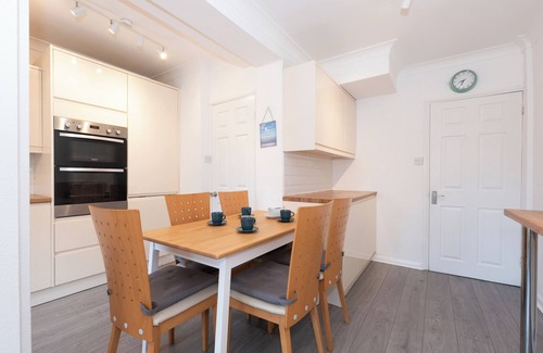 St. Michael's House | Spacious & Bright 4-Bed Family House + Parking