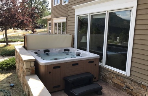 Stanley Hills Condo | Bright Condo with Outdoor Hot Tub and Views of Estes Valley