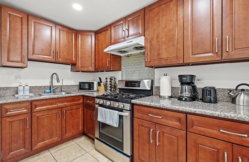 Westmont House | Spacious Bright Home Fully Equipped
