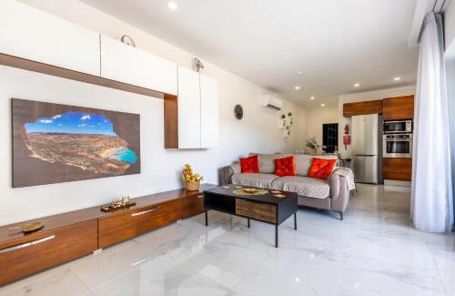 Bahar ic-Caghaq Apartment | Spacious, Bright&Terrace Views Home by QuickTrips