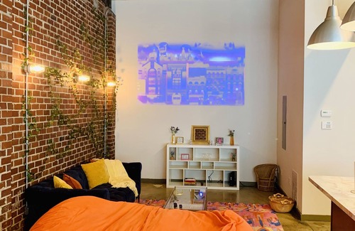 Capitol View House | Bright West End Loft with Pool & Spa - Rated 10/10