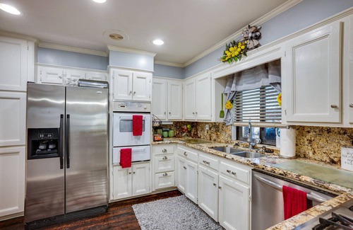 Briarcrest Estates House | Inviting Bryan Vacation Rental with Pool & Family-Friendly Perks