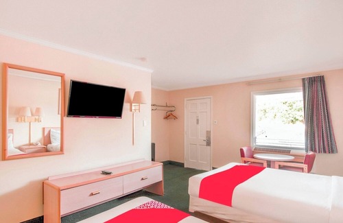 Durham Hotel | Spacious & Budget-Friendly Room w/Free Parking Near Trails & Parks