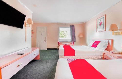 Durham Hotel | Spacious & Budget-Friendly Room w/Free Parking Near Trails & Parks