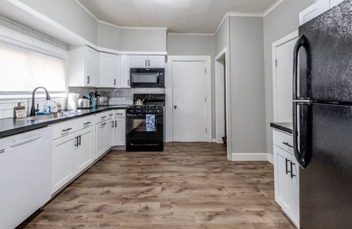 Tonawanda House | Inviting Buffalo/Niagara Falls Retreat with Family Amenities