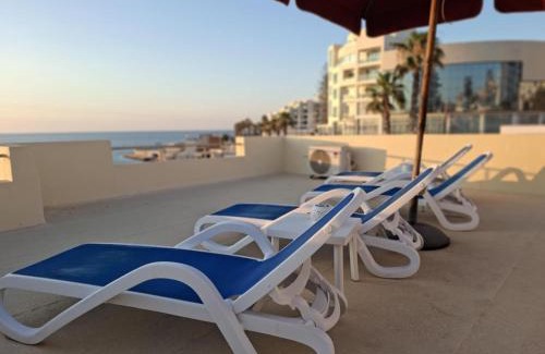 Qawra House | Spacious Bugibba Seafront Villa 5BR Free Parking & WiFi