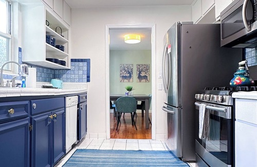 Tallahassee House | Pet-Friendly Bungalow Steps from Capitol & Campus Attractions
