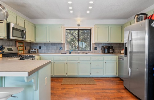 Whispering Forest House | Inviting Cabin with Game Room, Kitchen & Scenic Views