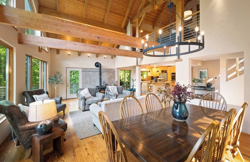Lovingston Cabin | Spacious Cabin in the Woods near Breweries and Wineries