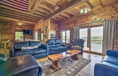 Albany House | Relaxing Cabin on Dale Hollow Lake with Inviting Hot Tub