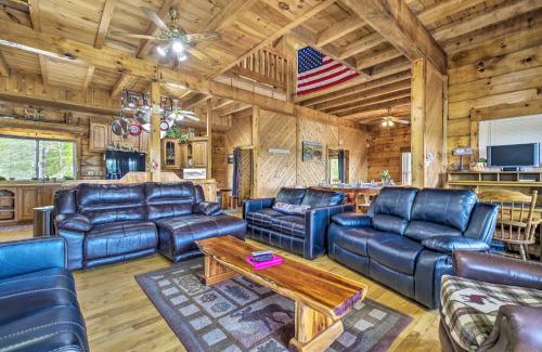 Albany House | Relaxing Cabin on Dale Hollow Lake with Inviting Hot Tub