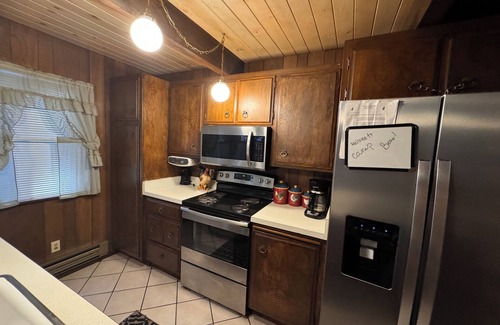 Strawberry Cabin | Cozy Cabin Retreat - Minutes from Pinecrest & Dodgeridge