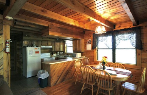 Hico Cabin | Family-Friendly Cabin with Spa & Hot Tub, Sleeps 8!