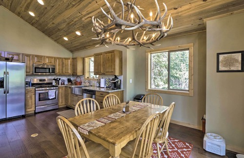 Michigan Hill Cabin | Inviting Cabin with Scenic Views & Deck Near Jefferson Lake