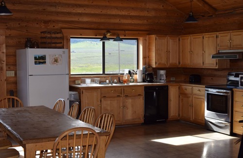 Cameron House | Inviting Cabin with Breathtaking Views near Yellowstone
