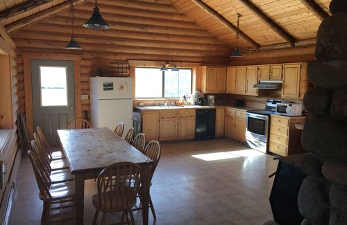 Cameron House | Inviting Cabin with Breathtaking Views near Yellowstone