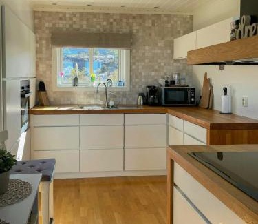 Gulen Municipality House | Spacious Cabin With Sognefjord Views