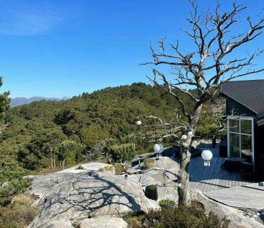 Gulen Municipality House | Spacious Cabin With Sognefjord Views