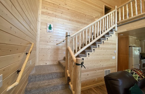Island Park Cabin | New Cabin Retreat with Hot Tub, Steps from the River