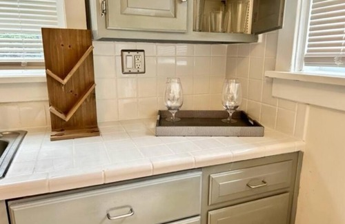 Monroeville Apartment | Top-Rated Cape Cod Retreat in Monroeville with Kitchen