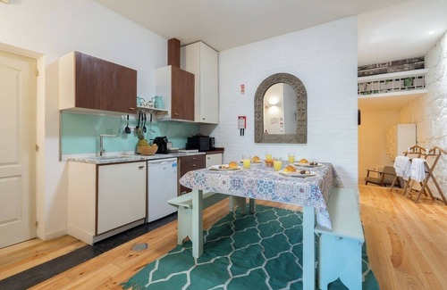 Lordelo do Ouro e Massarelos Apartment | Inviting Apartment with Terrace and Great Amenities