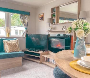 Grimsby House | Guest Rated 9.1: Family-Friendly Caravan at Thorpe Park