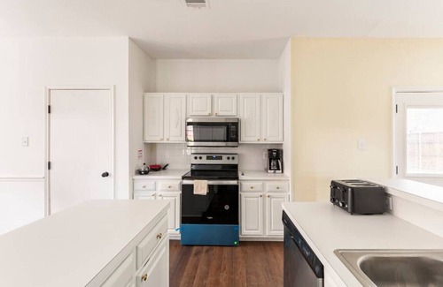 North Central Carrollton House | Spacious Carrolton Home Perfect for Large Group Getaways